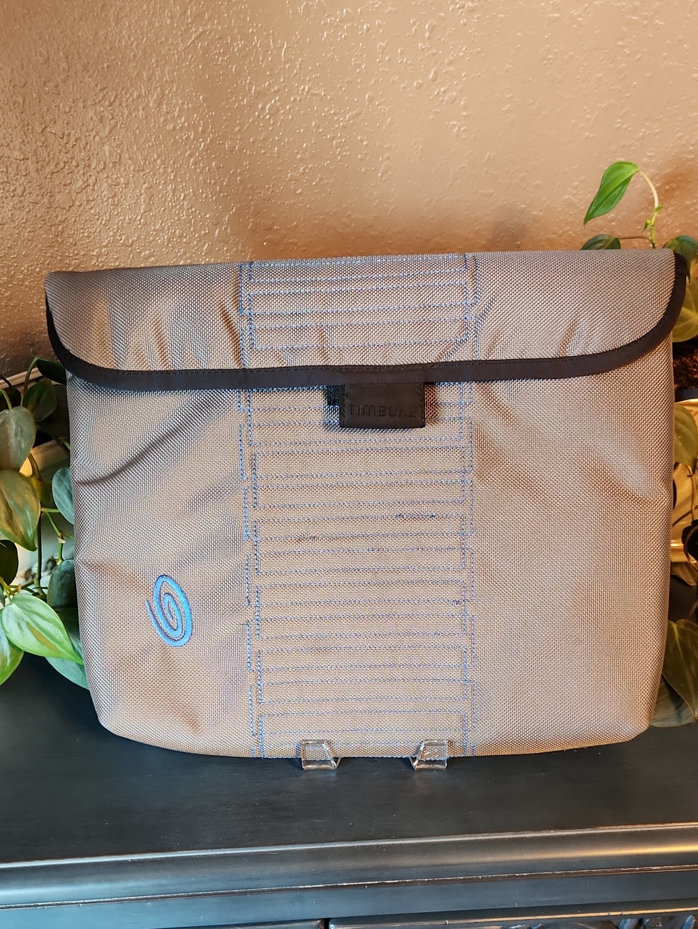 Timbuk2 Gray Laptop Sleeve - Very Padded! EUC